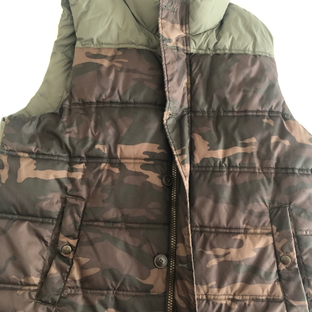 Levi’s camo vest size large